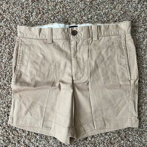 J. Crew Men's 5" Cream/Tan Shorts size 30